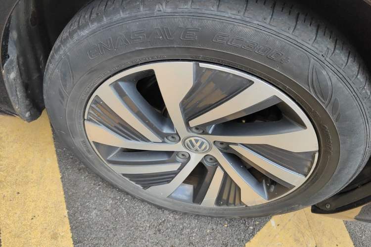 Used Volkswagen Passat New Energy 2019 430 PHEV Hybrid Luxury Edition Right Front Wheel Hub