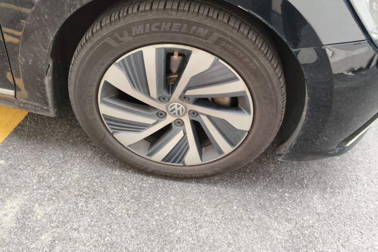 Used Volkswagen Passat New Energy 2019 430 PHEV Hybrid Luxury Edition Right Front Wheel Hub