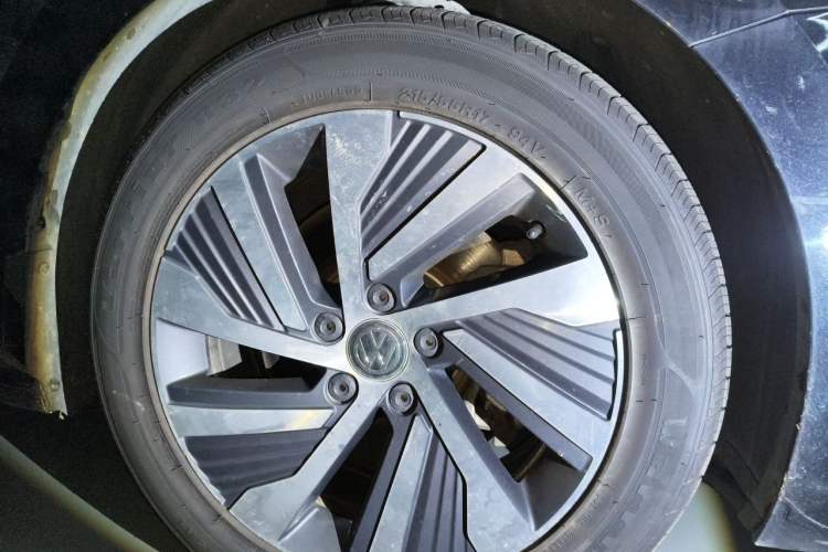 Used Volkswagen Passat New Energy 2019 430 PHEV Hybrid Luxury Edition Right Front Wheel Hub