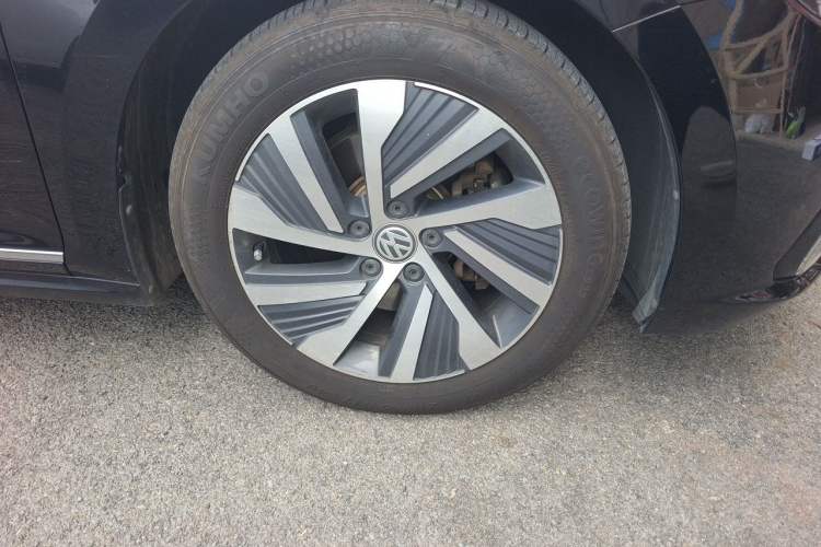 Used Volkswagen Passat New Energy 2019 430 PHEV Hybrid Luxury Edition Right Front Wheel Hub