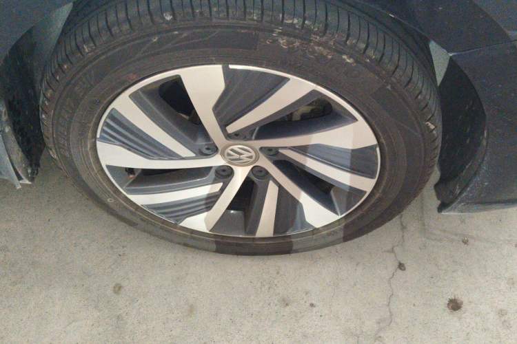 Used Volkswagen Passat New Energy 2019 430 PHEV Hybrid Luxury Edition Right Front Wheel Hub