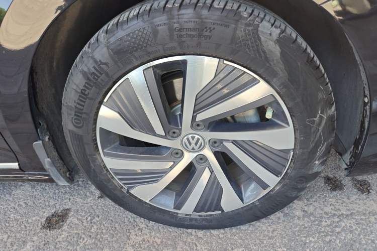 Used Volkswagen Passat New Energy 2019 430 PHEV Hybrid Elite Edition Right Front Wheel Hub