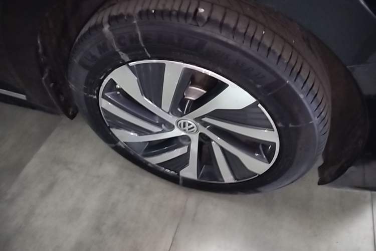 Used Volkswagen Passat New Energy 2019 430 PHEV Hybrid Luxury Edition Right Front Wheel Hub