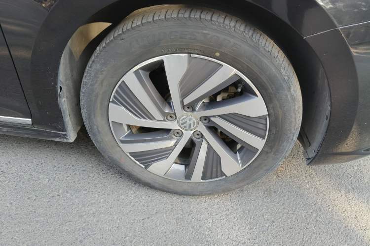 Used Volkswagen Passat New Energy 2019 430 PHEV Hybrid Luxury Edition Right Front Wheel Hub