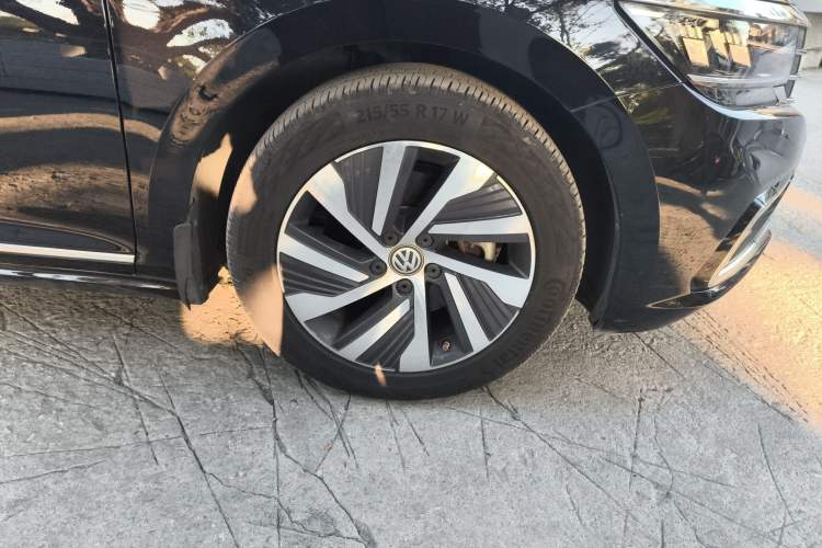 Used Volkswagen Passat New Energy 2019 430 PHEV Hybrid Elite Edition Right Front Wheel Hub