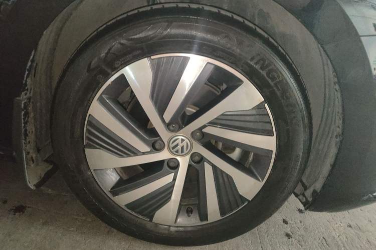 Used Volkswagen Passat New Energy 2019 430 PHEV Hybrid Luxury Edition Right Front Wheel Hub
