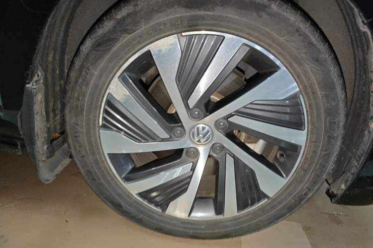 Used Volkswagen Passat New Energy 2019 430 PHEV Hybrid Luxury Edition Right Front Wheel Hub