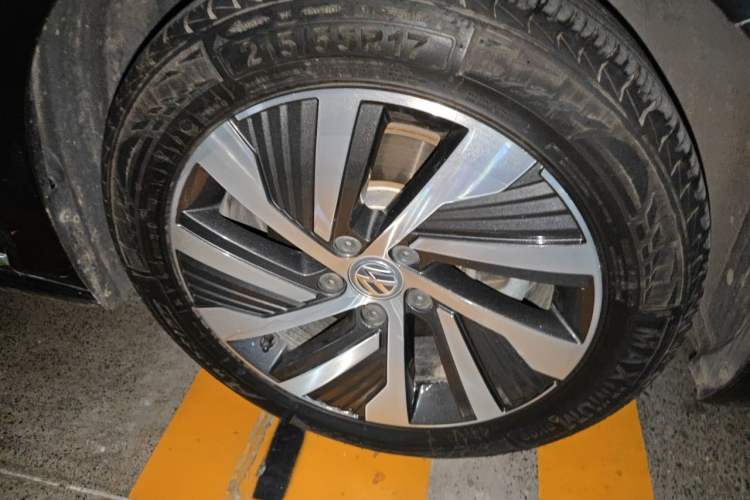Used Volkswagen Passat New Energy 2019 430 PHEV Hybrid Luxury Edition Right Front Wheel Hub