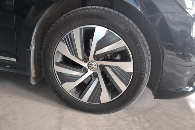 Used Volkswagen Passat New Energy 2019 430 PHEV Hybrid Elite Edition Right Front Wheel Hub