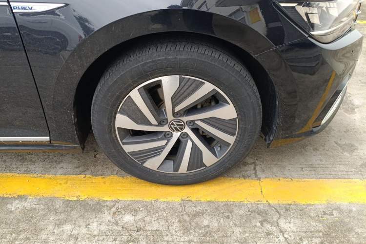 Used Volkswagen Passat New Energy 2019 430 PHEV Hybrid Elite Edition Right Front Wheel Hub