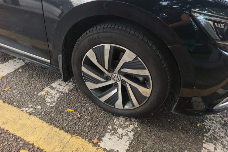 Used Volkswagen Passat New Energy 2019 430 PHEV Hybrid Luxury Edition Right Front Wheel Hub