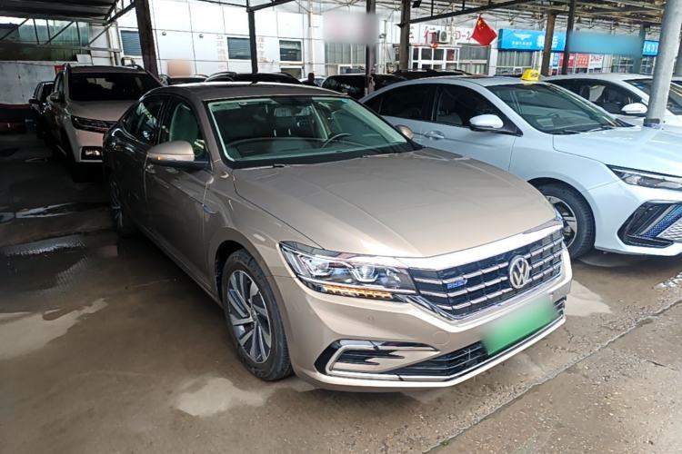 Used Volkswagen Passat New Energy 2019 430 PHEV Hybrid Luxury Edition Front Right 45 Deg