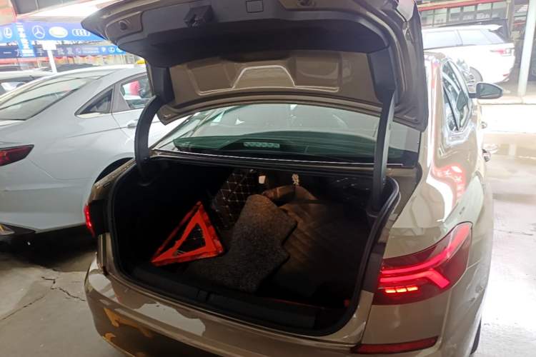 Used Volkswagen Passat New Energy 2019 430 PHEV Hybrid Luxury Edition Trunk