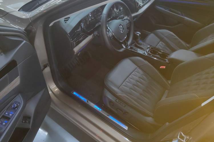 Used Volkswagen Passat New Energy 2019 430 PHEV Hybrid Luxury Edition Driver Seat
