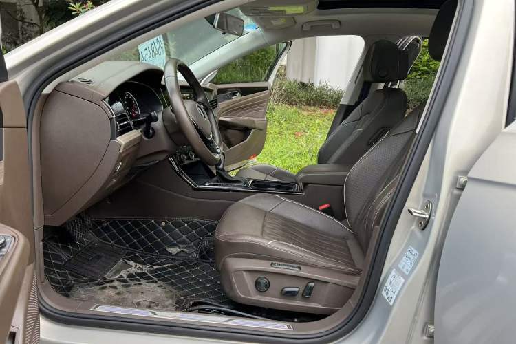Used Volkswagen Passat New Energy 2019 430 PHEV Hybrid Luxury Edition Interior 1