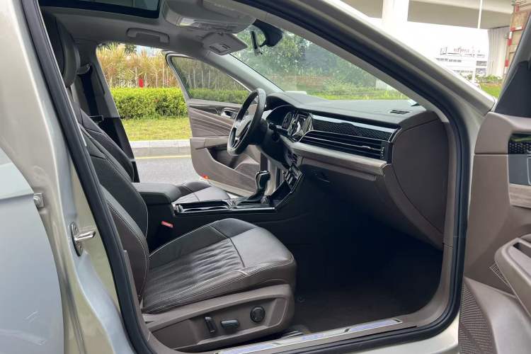 Used Volkswagen Passat New Energy 2019 430 PHEV Hybrid Luxury Edition Interior 4