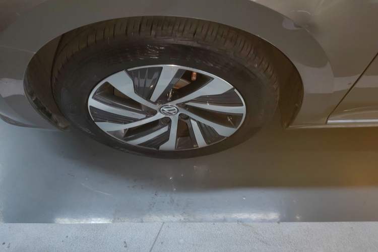 Used Volkswagen Passat New Energy 2019 430 PHEV Hybrid Luxury Edition Left Front Wheel Hub