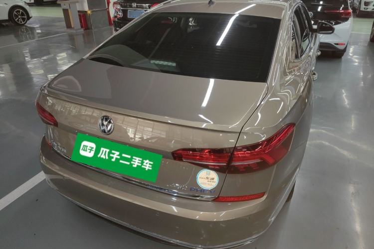 Used Volkswagen Passat New Energy 2019 430 PHEV Hybrid Luxury Edition Rear Right 45 Deg