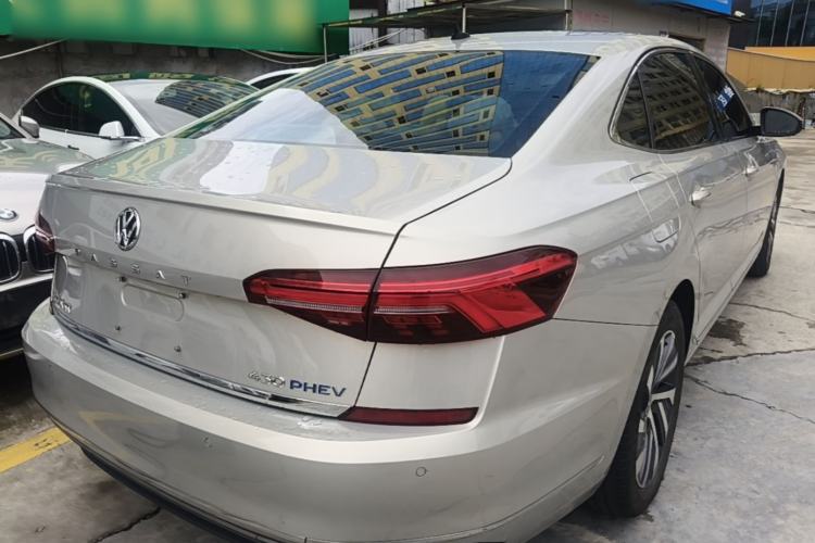 Used Volkswagen Passat New Energy 2019 430 PHEV Hybrid Luxury Edition Rear Right 45 Deg