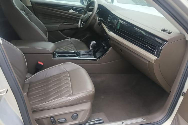 Used Volkswagen Passat New Energy 2019 430 PHEV Hybrid Luxury Edition Right Front Seat