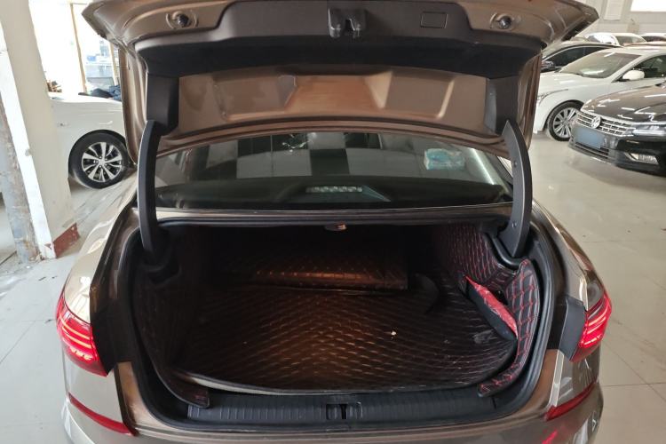 Used Volkswagen Passat New Energy 2019 430 PHEV Hybrid Luxury Edition Trunk