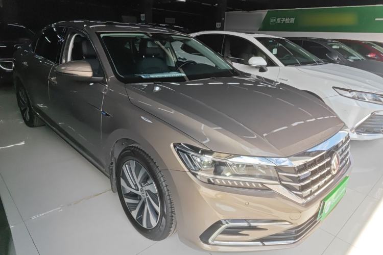 Used Volkswagen Passat New Energy 2019 430 PHEV Hybrid Luxury Edition Front Right 45 Deg