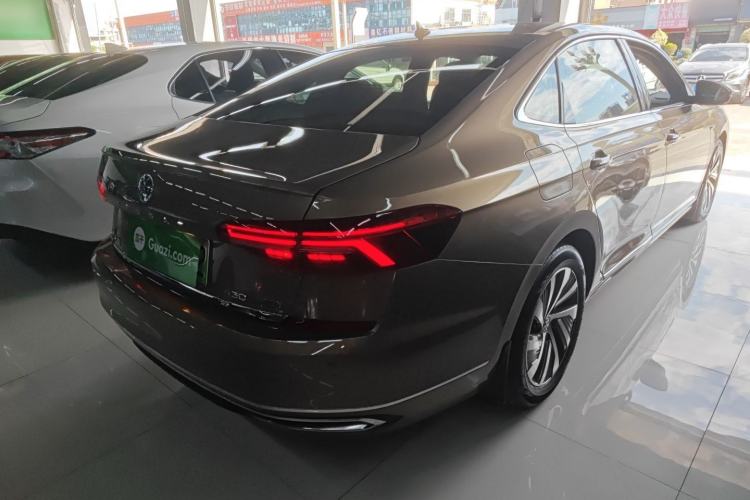 Used Volkswagen Passat New Energy 2019 430 PHEV Hybrid Luxury Edition Rear Right 45 Deg