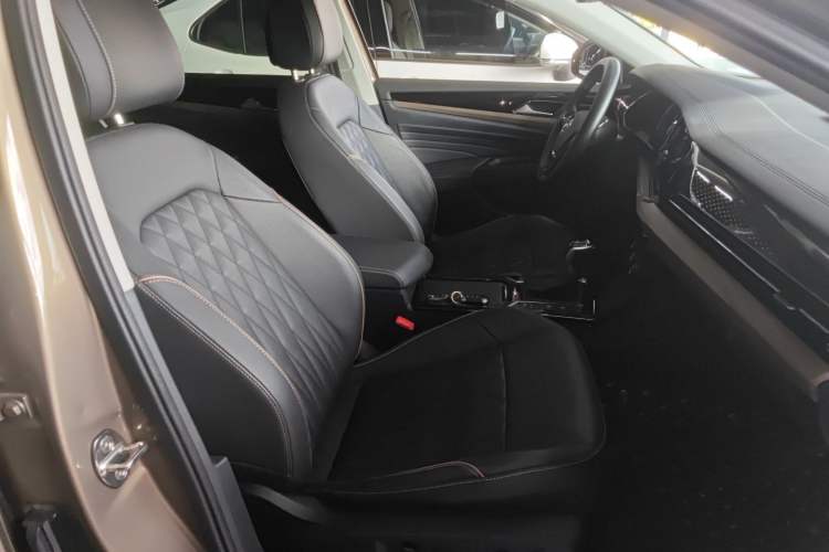 Used Volkswagen Passat New Energy 2019 430 PHEV Hybrid Luxury Edition Right Front Seat