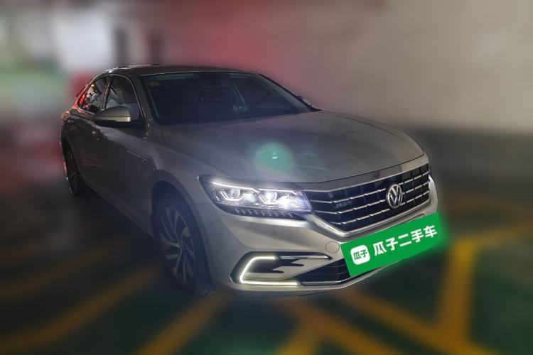 Used Volkswagen Passat New Energy 2019 430 PHEV Hybrid Luxury Edition Front Right 45 Deg