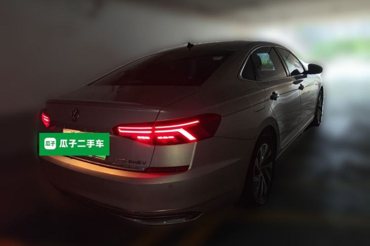Used Volkswagen Passat New Energy 2019 430 PHEV Hybrid Luxury Edition Rear Right 45 Deg