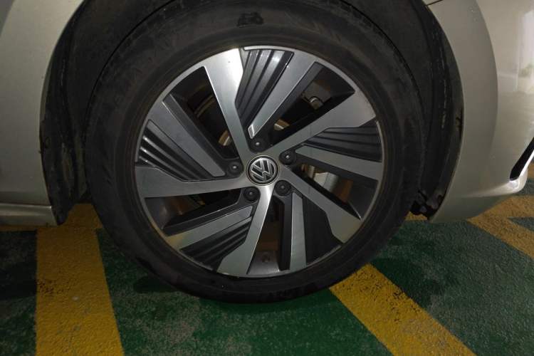 Used Volkswagen Passat New Energy 2019 430 PHEV Hybrid Luxury Edition Right Front Wheel Hub