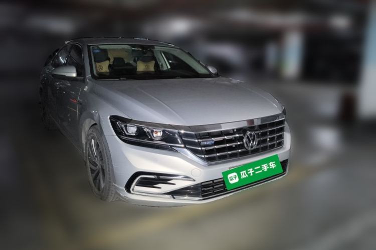Used Volkswagen Passat New Energy 2019 430 PHEV Hybrid Elite Edition Front Right 45 Deg