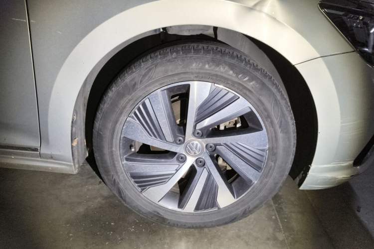 Used Volkswagen Passat New Energy 2019 430 PHEV Hybrid Elite Edition Right Front Wheel Hub
