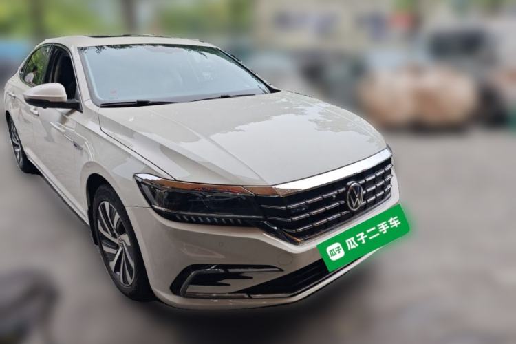 Used Volkswagen Passat New Energy 2019 430 PHEV Hybrid Luxury Edition Front Right 45 Deg