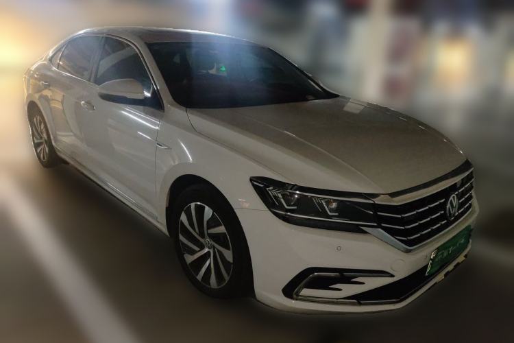 Used Volkswagen Passat New Energy 2019 430 PHEV Hybrid Elite Edition Front Right 45 Deg