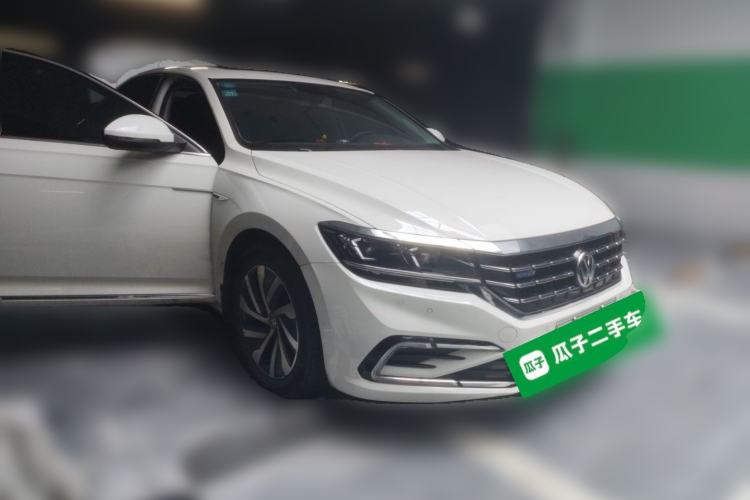 Used Volkswagen Passat New Energy 2019 430 PHEV Hybrid Elite Edition Front Right 45 Deg