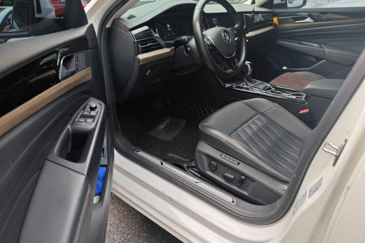 Used Volkswagen Passat New Energy 2019 430 PHEV Hybrid Luxury Edition Interior 3