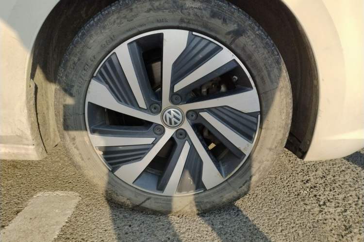Used Volkswagen Passat New Energy 2019 430 PHEV Hybrid Elite Edition Right Front Wheel Hub