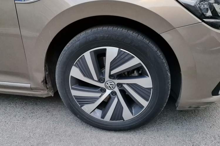 Used Volkswagen Passat New Energy 2019 430 PHEV Hybrid Elite Edition Right Front Wheel Hub