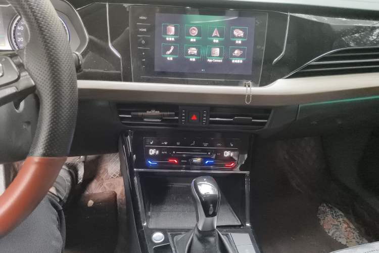 Used Volkswagen Passat New Energy 2020 430 PHEV Hybrid Luxury Edition China VI Standard Audio And AC Panel