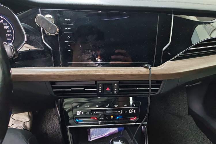 Used Volkswagen Passat New Energy 2020 430 PHEV Hybrid Luxury Edition China VI Standard Audio And AC Panel