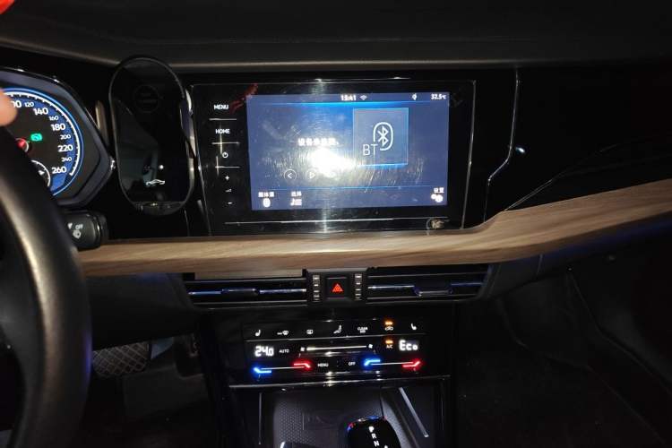Used Volkswagen Passat New Energy 2020 430 PHEV Hybrid Luxury Edition China VI Standard Audio And AC Panel