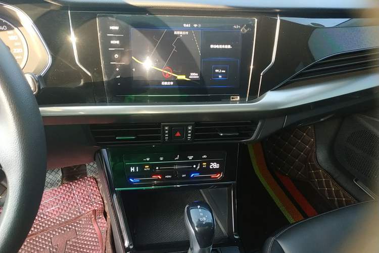 Used Volkswagen Passat New Energy 2020 430 PHEV Hybrid Elite Edition China VI Standard Audio And AC Panel