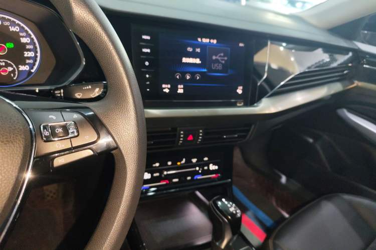 Used Volkswagen Passat New Energy 2020 430 PHEV Hybrid Elite Edition China VI Standard Audio And AC Panel