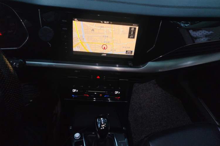 Used Volkswagen Passat New Energy 2020 430 PHEV Hybrid Elite Edition China VI Standard Audio And AC Panel