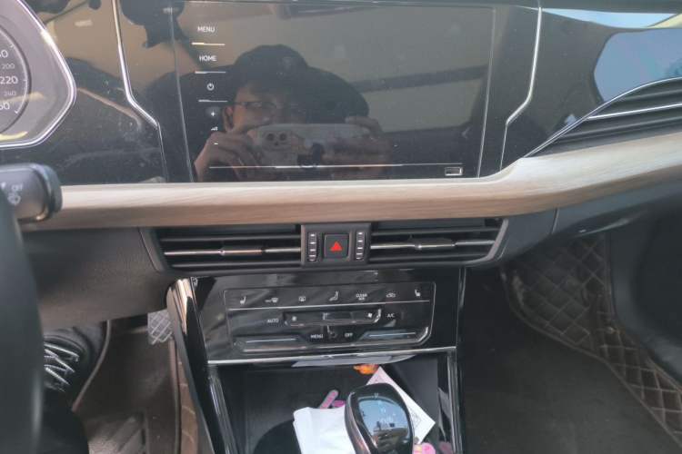 Used Volkswagen Passat New Energy 2020 430 PHEV Hybrid Luxury Edition China VI Standard Audio And AC Panel