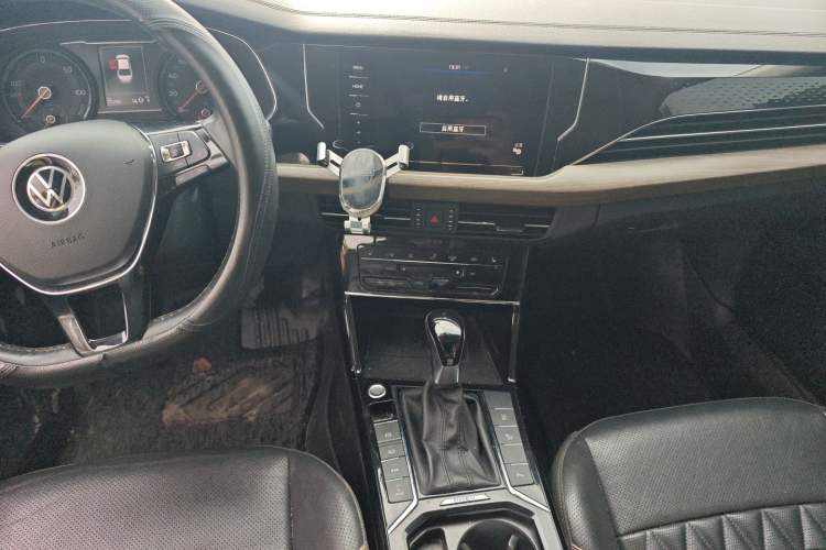 Used Volkswagen Passat New Energy 2020 430 PHEV Hybrid Luxury Edition China VI Standard Audio And AC Panel