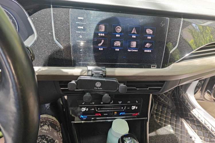 Used Volkswagen Passat New Energy 2020 430 PHEV Hybrid Luxury Version China V Standard Audio And AC Panel