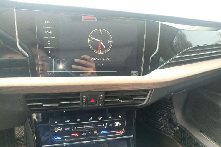 Used Volkswagen Passat New Energy 2020 430 PHEV Hybrid Luxury Edition China VI Standard Audio And AC Panel