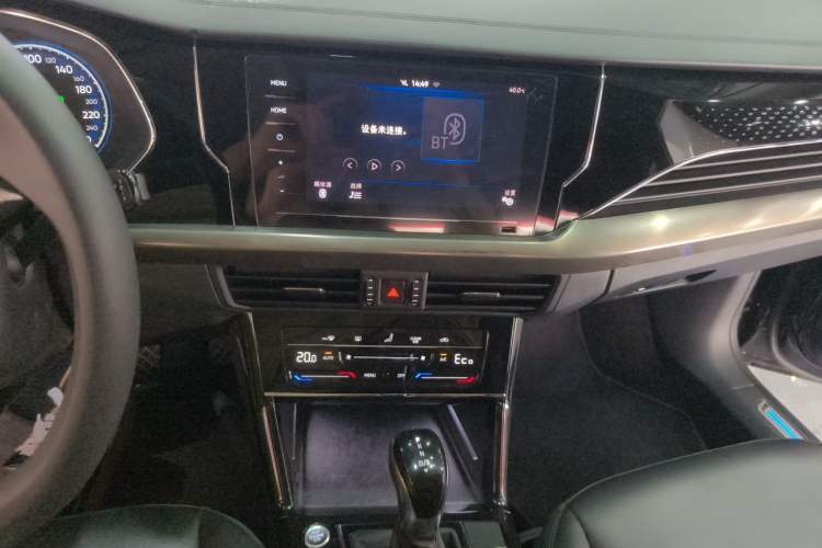 Used Volkswagen Passat New Energy 2020 430 PHEV Hybrid Elite Edition China VI Standard Audio And AC Panel